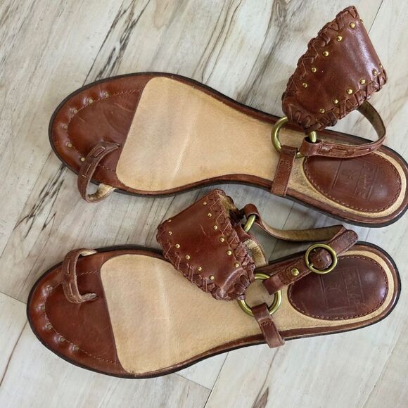 FRYE Avery Toe Ring Boho Leather Sandals Sz 7.5M Ankle Strap Studded Brown Low - Picture 2 of 12